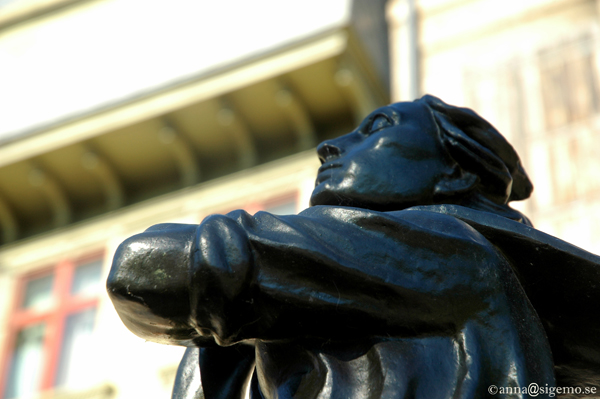 Women looking forward